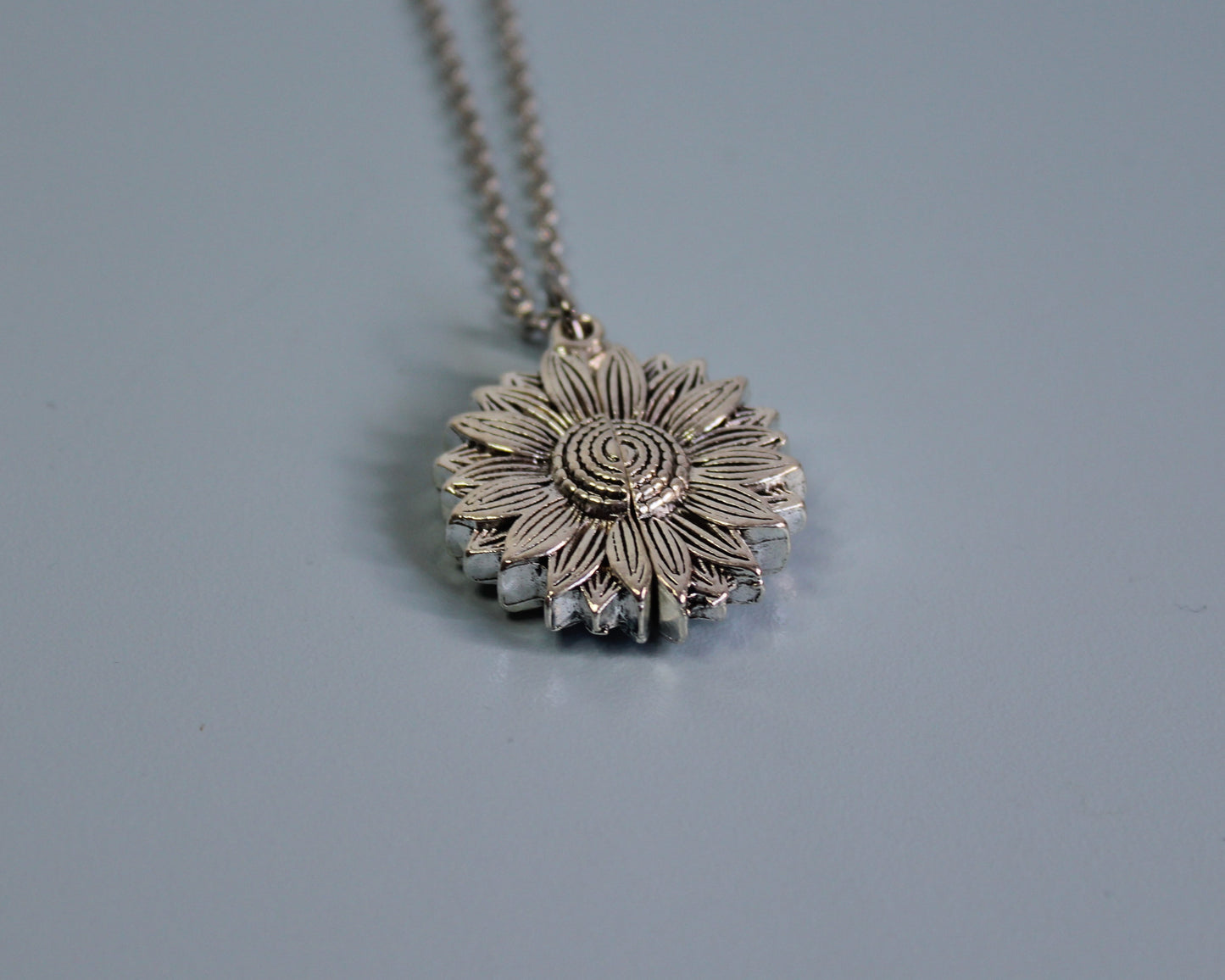 Ketting bloem met verborgen hart