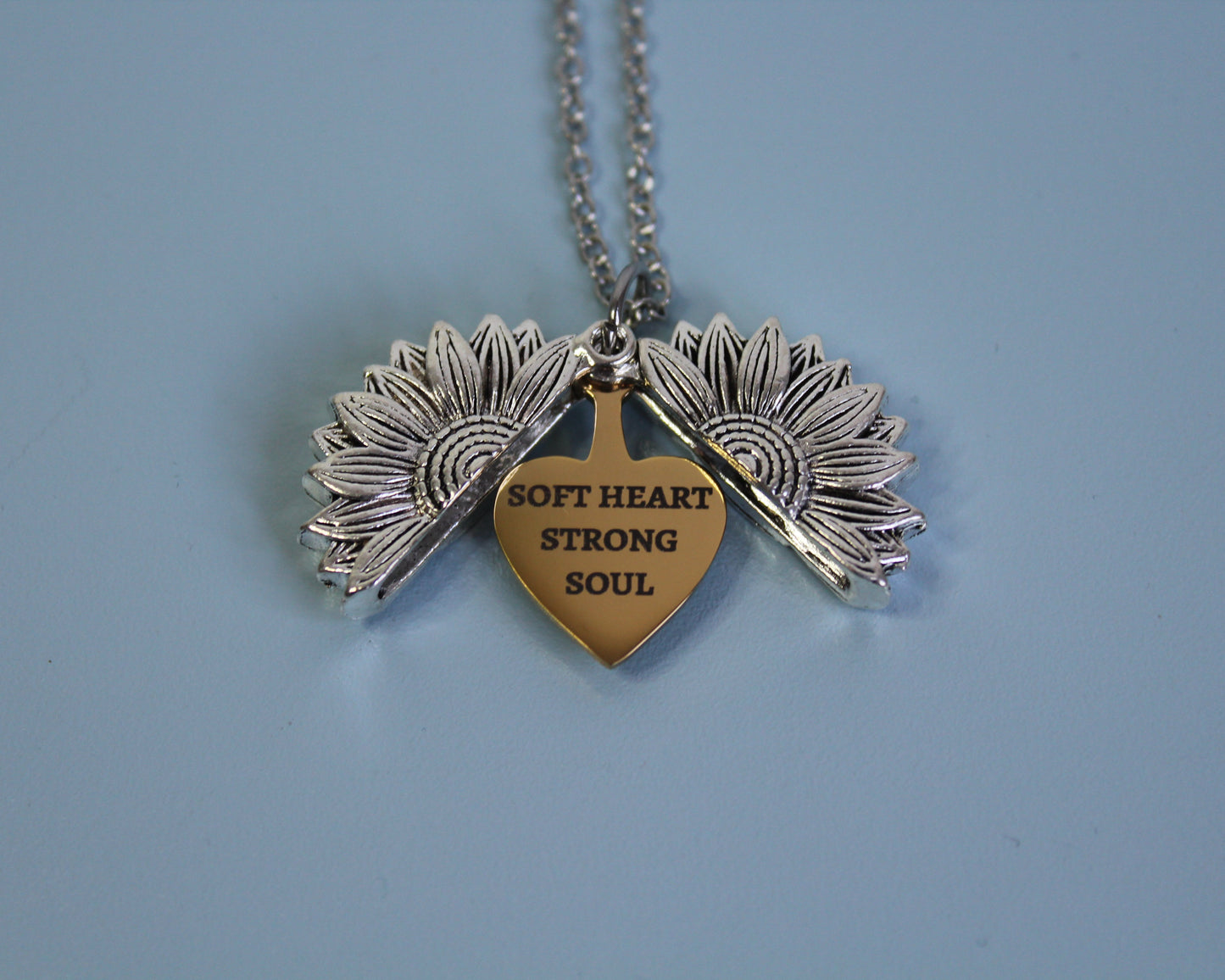 Ketting bloem met verborgen hart