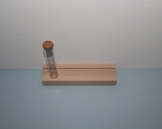 Fotostandaard met glazen buisje en gravure