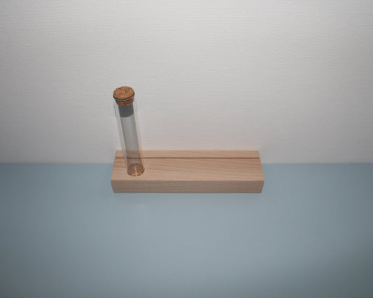 Fotostandaard met glazen buisje en gravure